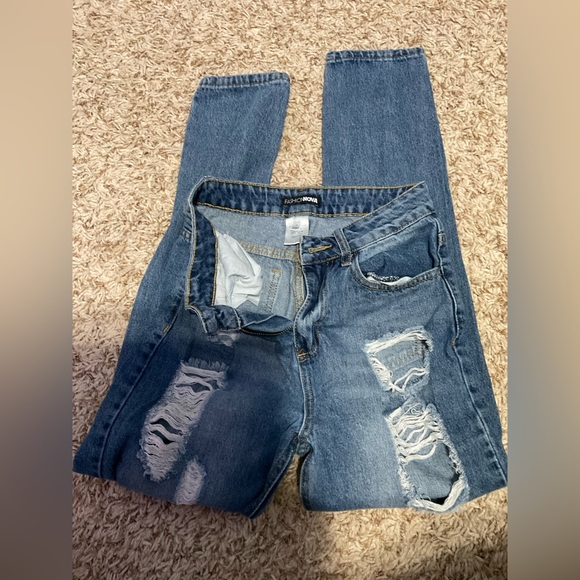 Fashion nova boyfriend ripped jeans - Picture 1 of 3